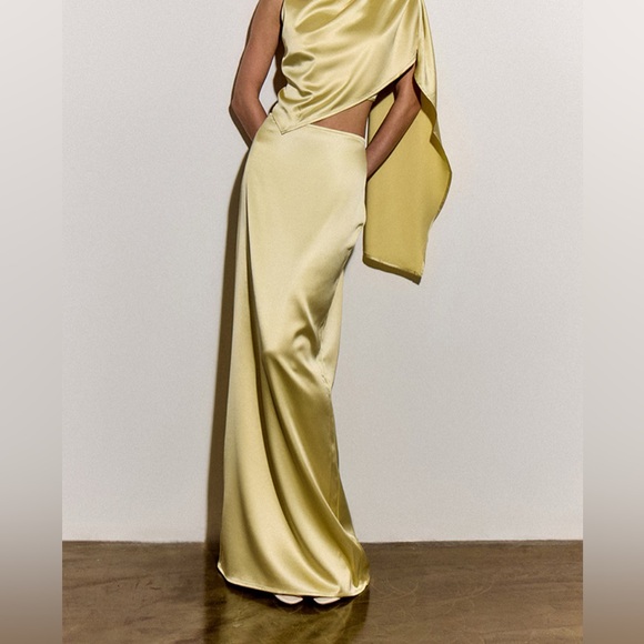 BUTTER YELLOW SATIN LOW RISE MAXI SKIRT - Picture 3 of 5